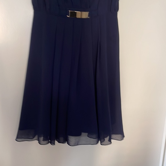 Blue lined flouncy v neck dress - Picture 3 of 8